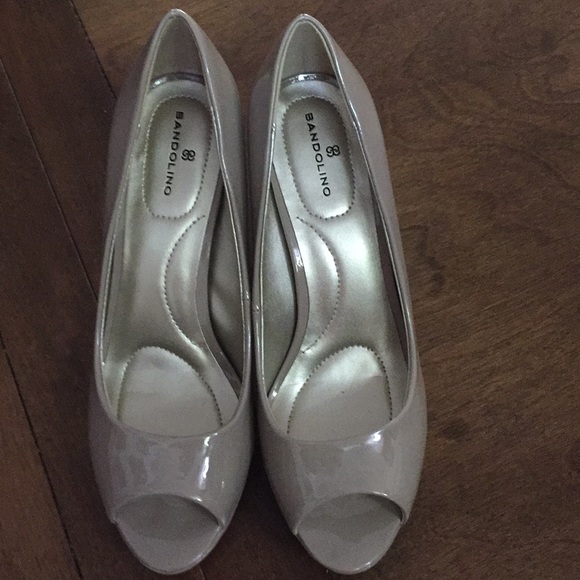 bandolino pumps natural